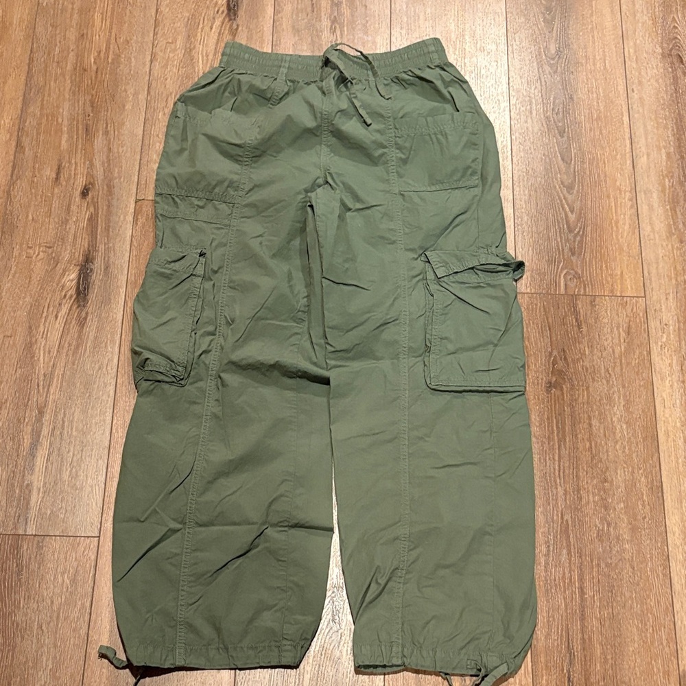 NWT Women’s aerie green cargo baggy pants small